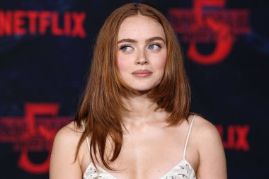 Prada giyen Sadie Sink, Netflix 'in 