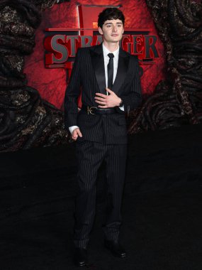 Kanadalı-Amerikalı aktör ve girişimci Noah Schnapp, Balmain ve Hublot marka saat ile 6 Kasım 2025 'te Hollywood, Los Angeles' taki TCL Çin Tiyatrosu IMAX 'ta düzenlenen Netflix' in 'Stranger Things' 5. sezonunun dünya prömiyerine geldi.  