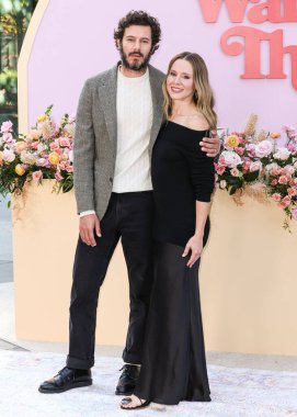 Amerikalı aktör, yapımcı, yazar, Adam Brody ve Amerikalı aktris, yapımcı, şarkıcı, komedyen Kristen Bell Netflix FYSEE: The Fall Edit - 'Nobody Want This' Sezon 2 FYC Etkinliği 7 Kasım 2025 'te Netflix Tudum Theater' da gerçekleşti.  