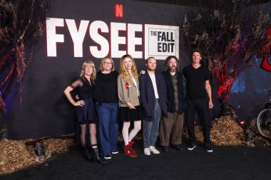 Kostüm tasarımcısı Amy Parris, Görsel Efekt Yöneticisi Betsy Paterson, Kuaför Sarah Hindsgaul, Michael Stein, Müzikal besteci Kyle Dixon ve Kanadalı-Amerikalı ses editörü ve mühendisi Craig Henighan Netflix FYSEE: The Fall