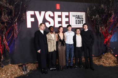  Jamie Campbell Bower, Amerikalı aktör, şarkıcı ve dansçı Caleb McLaughlin, İngiliz aktris ve yapımcı Millie Bobby Brown, Kanadalı aktör, müzisyen, yönetmen ve şarkıcı Finn Wolfhard.