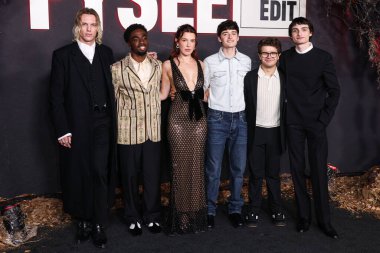  Jamie Campbell Bower, Amerikalı aktör, şarkıcı ve dansçı Caleb McLaughlin, İngiliz aktris ve yapımcı Millie Bobby Brown, Kanadalı aktör, müzisyen, yönetmen ve şarkıcı Finn Wolfhard.