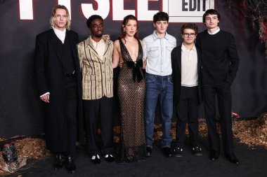  Jamie Campbell Bower, Amerikalı aktör, şarkıcı ve dansçı Caleb McLaughlin, İngiliz aktris ve yapımcı Millie Bobby Brown, Kanadalı aktör, müzisyen, yönetmen ve şarkıcı Finn Wolfhard.