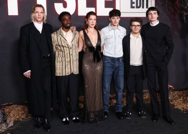  Jamie Campbell Bower, Amerikalı aktör, şarkıcı ve dansçı Caleb McLaughlin, İngiliz aktris ve yapımcı Millie Bobby Brown, Kanadalı aktör, müzisyen, yönetmen ve şarkıcı Finn Wolfhard.