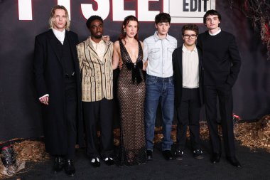  Jamie Campbell Bower, Amerikalı aktör, şarkıcı ve dansçı Caleb McLaughlin, İngiliz aktris ve yapımcı Millie Bobby Brown, Kanadalı aktör, müzisyen, yönetmen ve şarkıcı Finn Wolfhard.