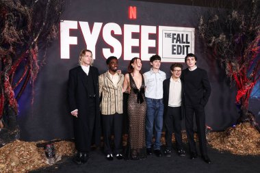  Jamie Campbell Bower, Amerikalı aktör, şarkıcı ve dansçı Caleb McLaughlin, İngiliz aktris ve yapımcı Millie Bobby Brown, Kanadalı aktör, müzisyen, yönetmen ve şarkıcı Finn Wolfhard.
