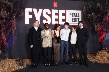  Jamie Campbell Bower, Amerikalı aktör, şarkıcı ve dansçı Caleb McLaughlin, İngiliz aktris ve yapımcı Millie Bobby Brown, Kanadalı aktör, müzisyen, yönetmen ve şarkıcı Finn Wolfhard.