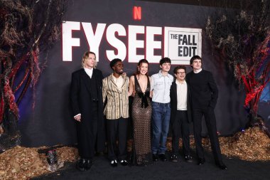  Jamie Campbell Bower, Amerikalı aktör, şarkıcı ve dansçı Caleb McLaughlin, İngiliz aktris ve yapımcı Millie Bobby Brown, Kanadalı aktör, müzisyen, yönetmen ve şarkıcı Finn Wolfhard.