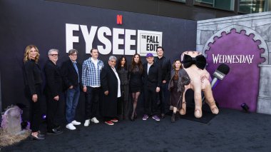 Jen Malone, Mark Scruton, Tom Turnbull, Miles Millar, Luis Guzman, Jenna Ortega, Catherine Zeta-Jones, Alfred Gough, Chris Bacon ve Colleen Atwood Netflix FYSEE 'ye geldiler:' The Fall Edit - 'Wednesday' Sezon 2 FYC