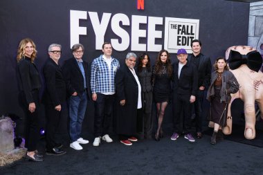 Jen Malone, Mark Scruton, Tom Turnbull, Miles Millar, Luis Guzman, Jenna Ortega, Catherine Zeta-Jones, Alfred Gough, Chris Bacon ve Colleen Atwood Netflix FYSEE: The Fall Edit - 'Wednesday' Sezon 2 FYC) 