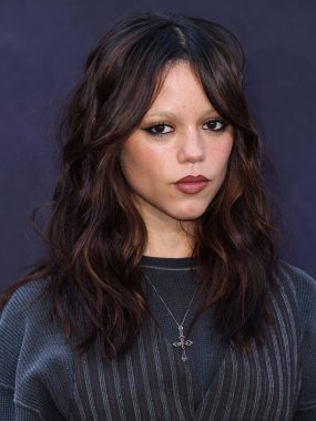 Amerikalı aktris Jenna Ortega Netflix FYSEE: The Fall Edit - 'Wednesday' Sezon 2 FYC (Değerlendirmeniz İçin) 9 Kasım 2025 tarihinde Netflix Tudum Tiyatrosu 'nda Hollywood, Los Angeles, Kaliforniya, ABD' de düzenlenen etkinliğe geldi.. 