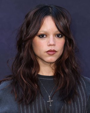 Amerikalı aktris Jenna Ortega Netflix FYSEE: The Fall Edit - 'Wednesday' Sezon 2 FYC (Değerlendirmeniz İçin) 9 Kasım 2025 tarihinde Netflix Tudum Tiyatrosu 'nda Hollywood, Los Angeles, Kaliforniya, ABD' de düzenlenen etkinliğe geldi.. 