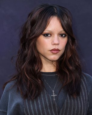 Amerikalı aktris Jenna Ortega Netflix FYSEE: The Fall Edit - 'Wednesday' Sezon 2 FYC (Değerlendirmeniz İçin) 9 Kasım 2025 tarihinde Netflix Tudum Tiyatrosu 'nda Hollywood, Los Angeles, Kaliforniya, ABD' de düzenlenen etkinliğe geldi.. 