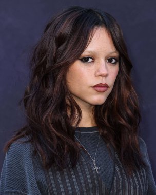 Amerikalı aktris Jenna Ortega Netflix FYSEE: The Fall Edit - 'Wednesday' Sezon 2 FYC (Değerlendirmeniz İçin) 9 Kasım 2025 tarihinde Netflix Tudum Tiyatrosu 'nda Hollywood, Los Angeles, Kaliforniya, ABD' de düzenlenen etkinliğe geldi.. 