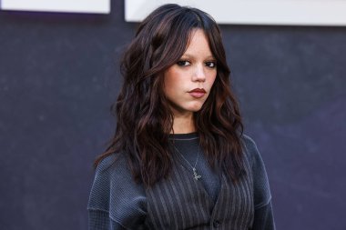 Amerikalı aktris Jenna Ortega Netflix FYSEE: The Fall Edit - 'Wednesday' Sezon 2 FYC (Değerlendirmeniz İçin) 9 Kasım 2025 tarihinde Netflix Tudum Tiyatrosu 'nda Hollywood, Los Angeles, Kaliforniya, ABD' de düzenlenen etkinliğe geldi.. 