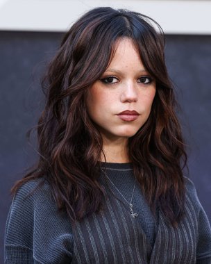 Amerikalı aktris Jenna Ortega Netflix FYSEE: The Fall Edit - 'Wednesday' Sezon 2 FYC (Değerlendirmeniz İçin) 9 Kasım 2025 tarihinde Netflix Tudum Tiyatrosu 'nda Hollywood, Los Angeles, Kaliforniya, ABD' de düzenlenen etkinliğe geldi.. 