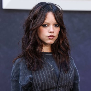 Amerikalı aktris Jenna Ortega Netflix FYSEE: The Fall Edit - 'Wednesday' Sezon 2 FYC (Değerlendirmeniz İçin) 9 Kasım 2025 tarihinde Netflix Tudum Tiyatrosu 'nda Hollywood, Los Angeles, Kaliforniya, ABD' de düzenlenen etkinliğe geldi.. 