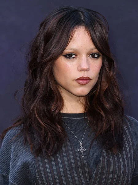 Amerikalı aktris Jenna Ortega Netflix FYSEE: The Fall Edit - 'Wednesday' Sezon 2 FYC (Değerlendirmeniz İçin) 9 Kasım 2025 tarihinde Netflix Tudum Tiyatrosu 'nda Hollywood, Los Angeles, Kaliforniya, ABD' de düzenlenen etkinliğe geldi.. 