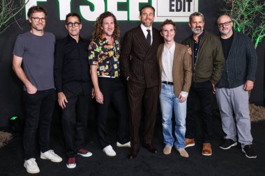 Adam Penn, Mac Quayle, Ian Brennan, Charlie Hunnam, Max Winkler, Matthew Flood Ferguson ve Michael Bauman Netflix FYSEE: The Fall Edit - 'Monster: The Ed Gein Story' FYC 'Netflix Tudum Theater' da düzenlenen etkinliğe geldiler. 