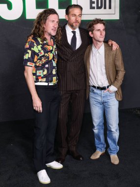 Amerikalı senarist, yönetmen ve aktör Ian Brennan, İngiliz aktör Charlie Hunnam ve Amerikalı yönetmen ve senarist Max Winkler Netflix FYSEE: The Fall Edit - 'The Monster: The Ed Gein Story' FYC 'FYC' ye geldiler. 