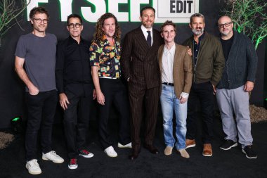 Adam Penn, Mac Quayle, Ian Brennan, Charlie Hunnam, Max Winkler, Matthew Flood Ferguson ve Michael Bauman Netflix FYSEE: The Fall Edit - 'Monster: The Ed Gein Story' FYC 'Netflix Tudum Theater' da düzenlenen etkinliğe geldiler. 