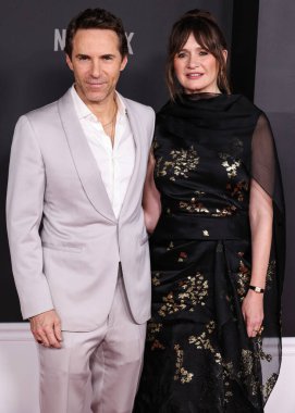 Amerikalı aktör Alessandro Nivola ve eşi / İngiliz-Amerikan aktris, yazar, yapımcı ve yönetmen Emily Mortimer, Netflix 'in 11 Kasım 2025' te Hollywood 'da düzenlenen' Jay Kelly 'adlı filminin Los Angeles galasına geldiler.