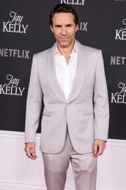 Amerikalı aktör Alessandro Nivola, Netflix 'in' Jay Kelly 'adlı filminin Los Angeles Premiere' ine 11 Kasım 2025 'te Hollywood' da Hollywood, Los Angeles, Kaliforniya 'da gerçekleştirildi..  