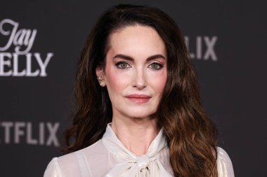 Amerikalı aktris, yazar ve yönetmen Alex Lombard, Netflix 'in 11 Kasım 2025' te Hollywood 'da Hollywood, Los Angeles, Kaliforniya' da düzenlenen 'Jay Kelly' adlı filminin Los Angeles galasına geldi..   