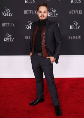Freddy Schramm, Netflix 'in' Jay Kelly 'filminin Los Angeles galasına 11 Kasım 2025' te Hollywood 'da Hollywood, Los Angeles, Kaliforniya' da gerçekleştirildi..