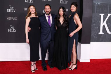 Amerikalı aktris ve eski model Jackie Sandler, hubsand / Amerikan aktör ve komedyen Adam Sandler ve kızları / Amerikalı aktrisler Sadie Sandler ve Sunny Sandler Netflix 'in Jay Kelly' sinin Los Angeles galasına geldiler. 