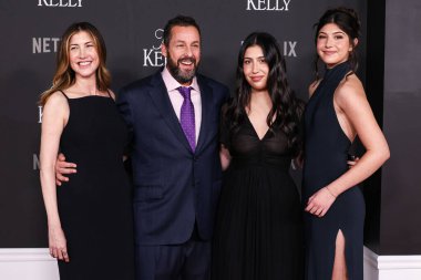 Amerikalı aktris ve eski model Jackie Sandler, hubsand / Amerikan aktör ve komedyen Adam Sandler ve kızları / Amerikalı aktrisler Sadie Sandler ve Sunny Sandler Netflix 'in Jay Kelly' sinin Los Angeles galasına geldiler. 