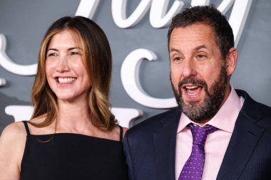 Amerikalı aktris ve eski model Jackie Sandler ve kocası / Amerikalı aktör ve komedyen Adam Sandler, 11 Kasım 2025 'te Hollywood, Los Angeles' ta düzenlenen Netflix 'in' Jay Kelly 'adlı filminin Los Angeles galasına geldiler.