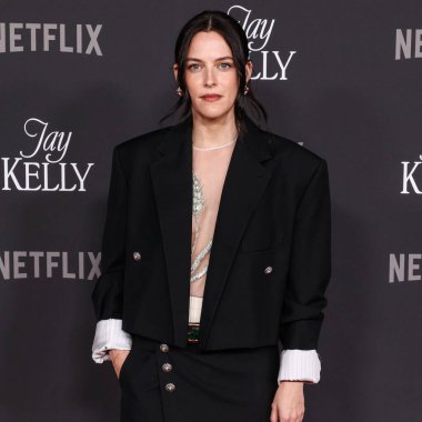 Chanel Spring 2026 giyen Amerikalı aktris Riley Keough, 11 Kasım 2025 'te Hollywood, Los Angeles, Kaliforniya' da düzenlenen Netflix 'in' Jay Kelly 'adlı filminin Los Angeles galasına geldi..    