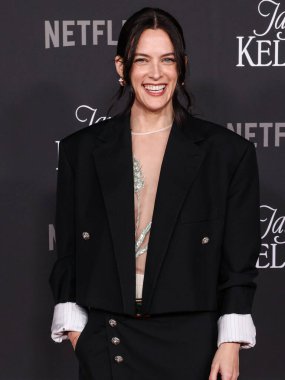 Chanel Spring 2026 giyen Amerikalı aktris Riley Keough, 11 Kasım 2025 'te Hollywood, Los Angeles, Kaliforniya' da düzenlenen Netflix 'in' Jay Kelly 'adlı filminin Los Angeles galasına geldi..    
