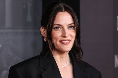 Chanel Spring 2026 giyen Amerikalı aktris Riley Keough, 11 Kasım 2025 'te Hollywood, Los Angeles, Kaliforniya' da düzenlenen Netflix 'in' Jay Kelly 'adlı filminin Los Angeles galasına geldi..    