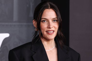 Chanel Spring 2026 giyen Amerikalı aktris Riley Keough, 11 Kasım 2025 'te Hollywood, Los Angeles, Kaliforniya' da düzenlenen Netflix 'in' Jay Kelly 'adlı filminin Los Angeles galasına geldi..    