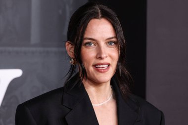 Chanel Spring 2026 giyen Amerikalı aktris Riley Keough, 11 Kasım 2025 'te Hollywood, Los Angeles, Kaliforniya' da düzenlenen Netflix 'in' Jay Kelly 'adlı filminin Los Angeles galasına geldi..    