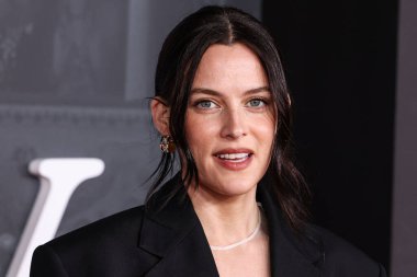 Chanel Spring 2026 giyen Amerikalı aktris Riley Keough, 11 Kasım 2025 'te Hollywood, Los Angeles, Kaliforniya' da düzenlenen Netflix 'in' Jay Kelly 'adlı filminin Los Angeles galasına geldi..    