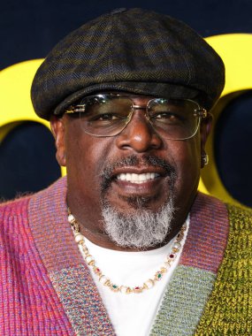 Amerikalı stand-up komedyeni, aktör ve televizyon sunucusu Cedric the Entertainer (Cedric Antonio Kyles), Netflix 'in' Being Eddie 'adlı filminin Los Angeles galasına 12 Kasım 2025' de Hollywood, Los Angeles 'taki Netflix Tudum Theater' da geldi.