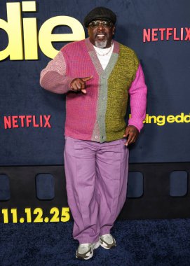 Amerikalı stand-up komedyeni, aktör ve televizyon sunucusu Cedric the Entertainer (Cedric Antonio Kyles), Netflix 'in' Being Eddie 'adlı filminin Los Angeles galasına 12 Kasım 2025' de Hollywood, Los Angeles 'taki Netflix Tudum Theater' da geldi.