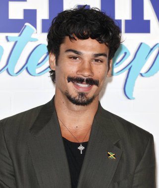 Kanadalı aktör Drew Ray Tanner, 13 Kasım 2025 'te Batı Hollywood, Los Angeles, Kaliforniya, ABD' deki Pacific Design Center 'da düzenlenen Tubi TV' nin 