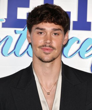 Amerikalı medya kişiliği ve aktör Noah Beck, 13 Kasım 2025 'te Batı Hollywood, Los Angeles, Kaliforniya, ABD' deki Pasifik Tasarım Merkezi 'nde düzenlenen Tubi TV' nin 'Sidelined 2: Ele Geçirildi' nin Los Angeles prömiyerine geldi.. 