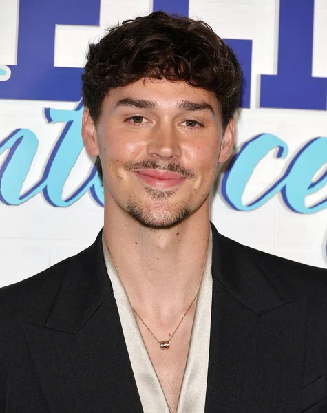 Amerikalı medya kişiliği ve aktör Noah Beck, 13 Kasım 2025 'te Batı Hollywood, Los Angeles, Kaliforniya, ABD' deki Pasifik Tasarım Merkezi 'nde düzenlenen Tubi TV' nin 'Sidelined 2: Ele Geçirildi' nin Los Angeles prömiyerine geldi.. 