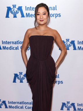 Koreli-Amerikalı aktris, şarkıcı ve dansçı Ashley Park, 13 Kasım 2025 'te Beverly Wilshire, A Four Seasons Hotel' de düzenlenen 2025 Uluslararası Tıp Ödülleri törenine katıldı..