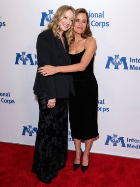 Judy Greer ve Jennifer Garner, 13 Kasım 2025 'te Beverly Wilshire, A Four Seasons Hotel' de düzenlenen 2025 Uluslararası Tıp Birliği Yıllık Ödül Töreni 'ne geldiler.