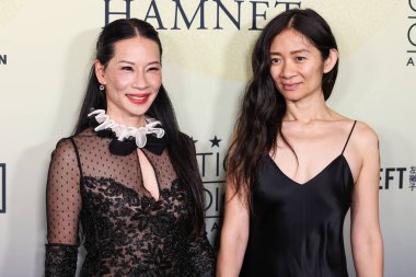 Lucy Liu ve Chloe Zhao (Chlo Zhao), Eleştirmenler Seçme Derneği 'nin 14 Kasım 2025' te Beverly Hills 'teki Four Seasons Hotel Los Angeles' ta düzenlenen 4. 