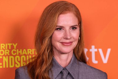 Amerikalı aktris Sarah Rafferty, 15 Kasım 2025 'te ABD' nin Kaliforniya eyaletinin Los Angeles şehrinde Rolling Green DTLA 'de düzenlenen 