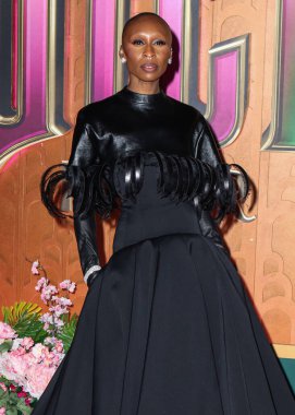 İngiliz aktris ve şarkıcı ve söz yazarı Cynthia Erivo, 17 Kasım 2025 'te Manhattan, New York' ta bulunan Lincoln Center for the Performing Arts 'taki David Geffen Hall' da düzenlenen 