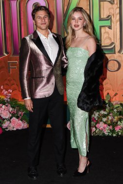 Amerikalı aktör ve şef David Burtka ve Harper Burtka-Harris, 17 Kasım 2025 'te Manhattan' daki Lincoln Sanat Merkezi 'ndeki David Geffen Hall' da düzenlenen Universal Pictures 'Wicked: For Good' filminin New York galasına geldiler.