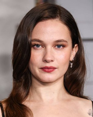 Amerikalı aktris ve şarkıcı Cailee Spaeny, Netflix 'in' Wake Up Dead Man: A Knives Out Mystery 'adlı filminin Los Angeles Premiere' ine 17 Kasım 2025 'de Los Angeles' taki Museum Row, Miracle Mile 'da düzenlenen Akademi Film Müzesi' ne geldi.      